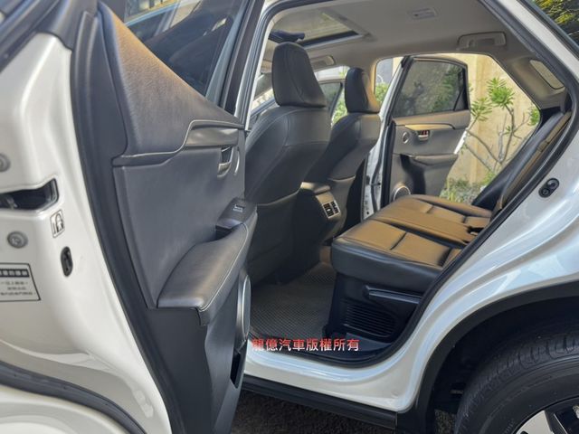 Lexus NX  第9張相片