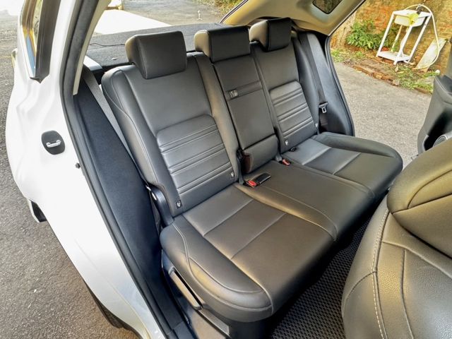 Lexus NX  第17張相片