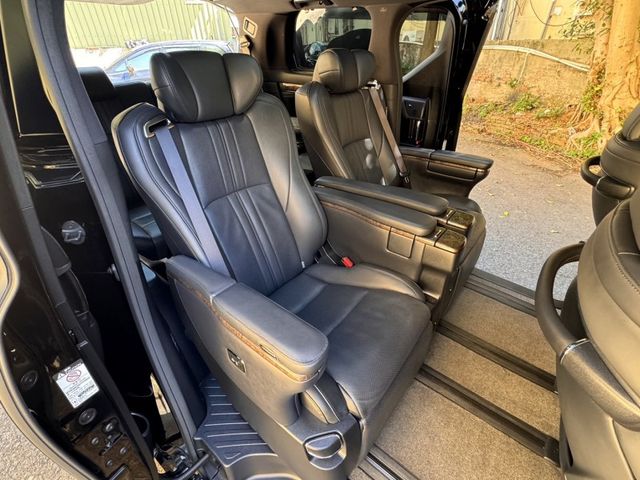 Toyota ALPHARD  第17張相片