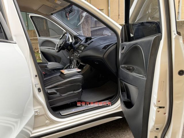 Mitsubishi Zinger  第12張相片