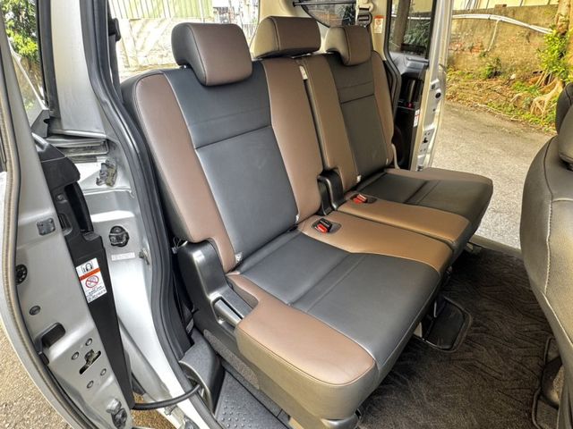 Toyota SIENTA  第17張相片