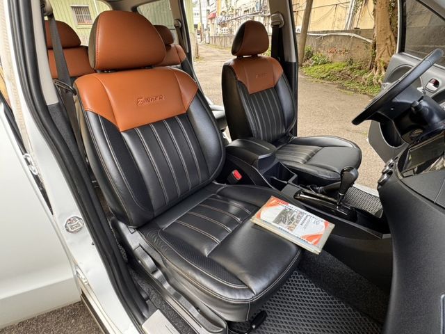 Mitsubishi Zinger  第16張相片