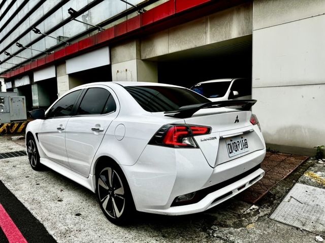Mitsubishi Lancer  第6張相片