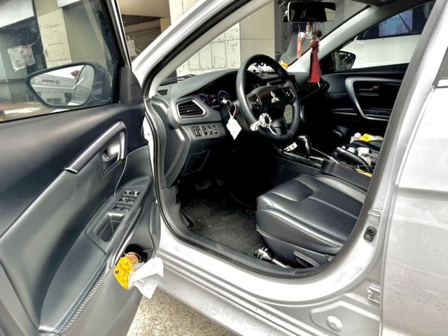 Mitsubishi Lancer  第11張相片