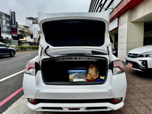 Mitsubishi Lancer  第12張相片