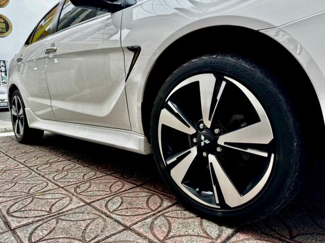 Mitsubishi Lancer  第18張相片