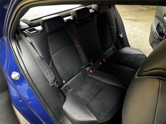 Toyota Auris  第16張相片