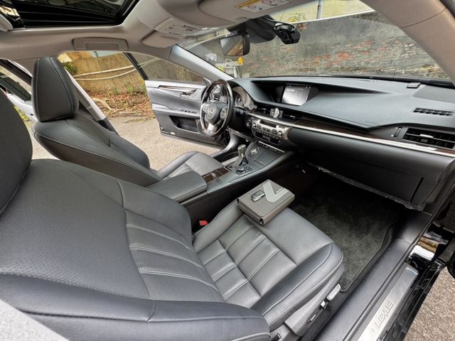 Lexus ES  第1張相片