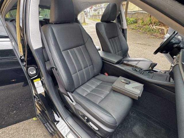 Lexus ES  第17張相片