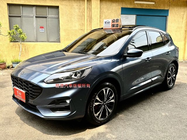 全車原版件運動版22式年250匹自動跟車盲點車偏數位儀表電動椅無線充電抬頭天窗  第4張相片