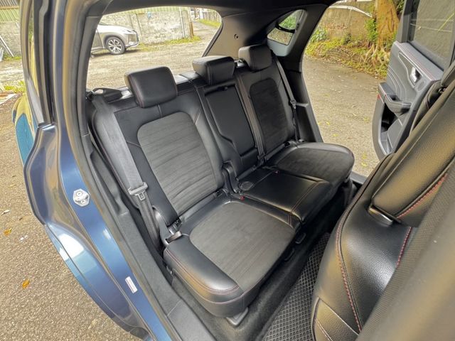 全車原版件運動版22式年250匹自動跟車盲點車偏數位儀表電動椅無線充電抬頭天窗  第16張相片