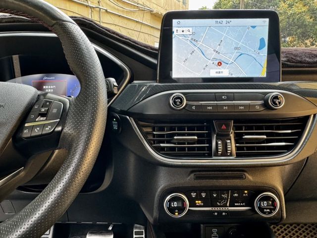 全車原版件運動版22式年250匹自動跟車盲點車偏數位儀表電動椅無線充電抬頭天窗  第20張相片