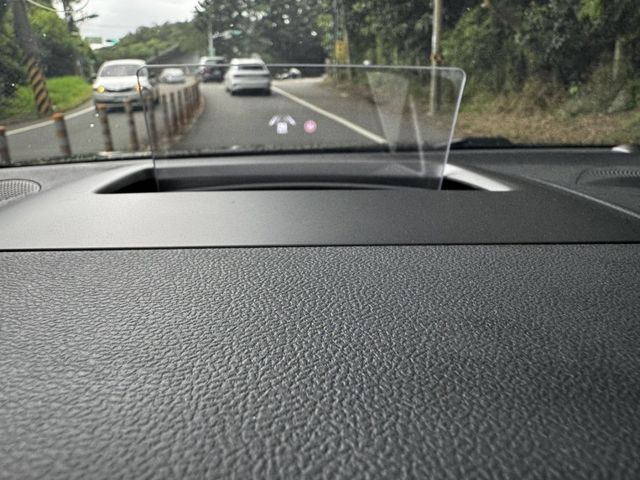 市場稀有Lommel X旗艦版自動跟車盲點車偏循跡電動椅無線充電抬頭影音原廠保養  第2張相片