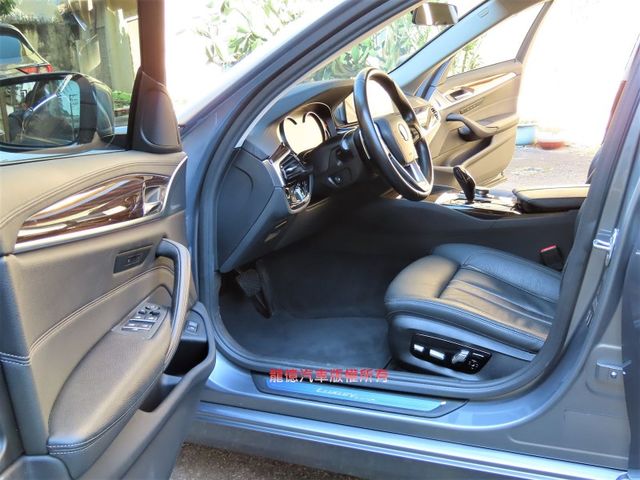 BMW/ 寶馬 530i Luxury  第8張相片