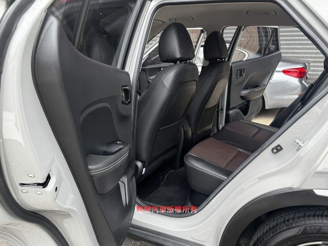 全車原鈑件雙色GLB版22年式盲點車偏煞停6安IKEY循跡環景導航Carplay  第9張相片