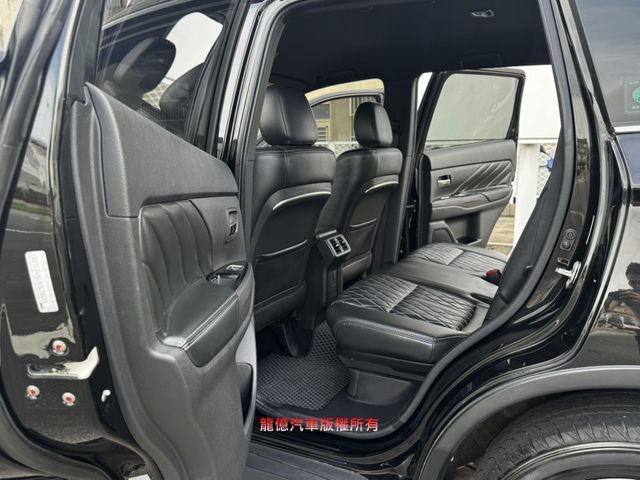 全車原鈑件4WD旗艦版23年式自動跟車盲點車偏煞停7安循跡IKEY電子手煞電尾門  第9張相片