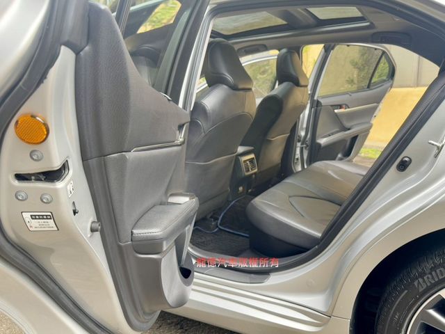全車原版件油電旗艦版自動跟車煞停盲點車偏全景天窗循跡9安抬頭JBL音響雙邊電動椅  第9張相片