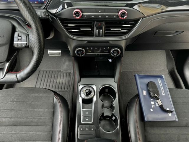 全車原版件運動版22年式250匹自動跟車盲點車偏數位儀表循跡電動椅抬頭全景天窗  第1張相片
