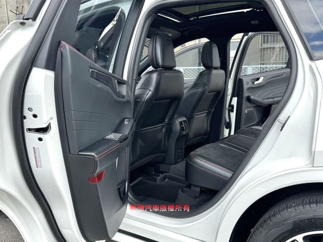 全車原版件運動版22年式250匹自動跟車盲點車偏數位儀表循跡電動椅抬頭全景天窗  第9張相片