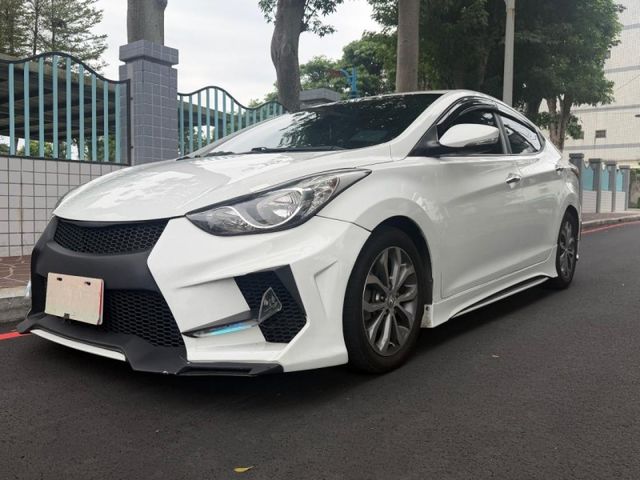 Hyundai Elantra  第6張相片