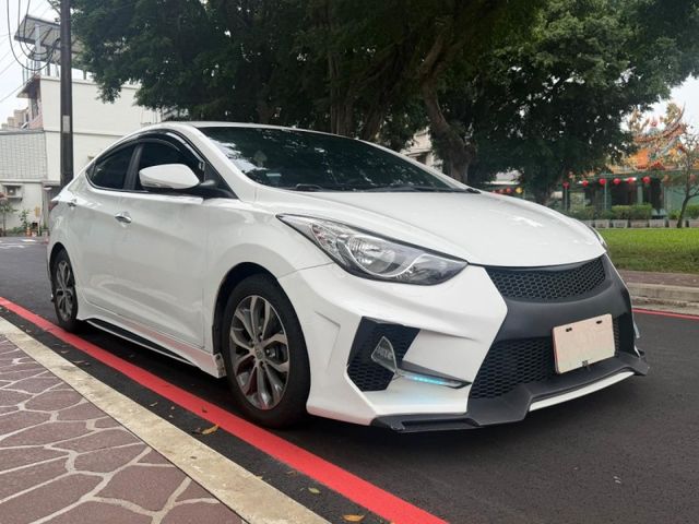 Hyundai Elantra  第7張相片