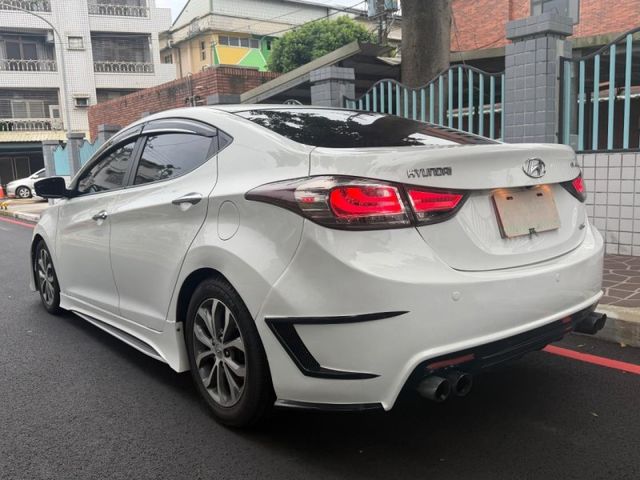 Hyundai Elantra  第8張相片