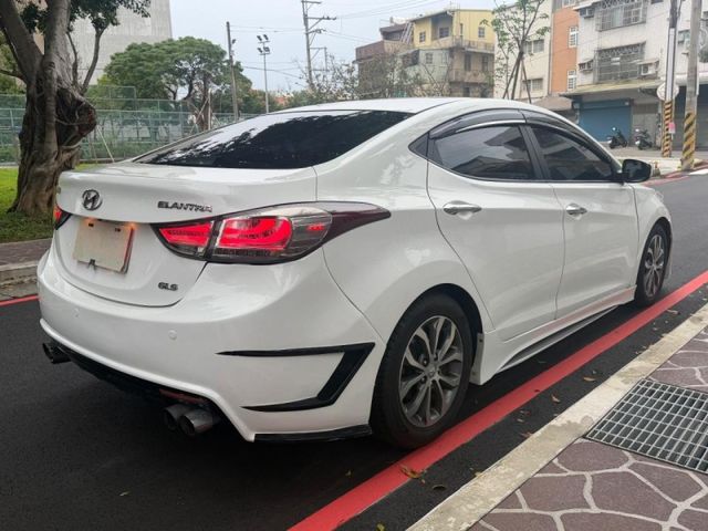 Hyundai Elantra  第9張相片