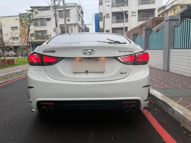 Hyundai Elantra  第10張相片
