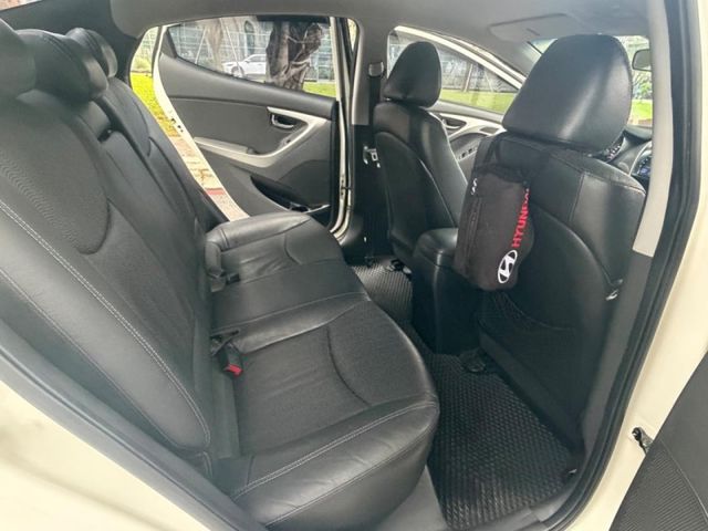 Hyundai Elantra  第14張相片