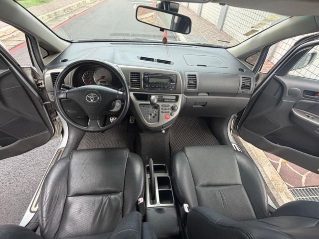 Toyota Wish  第10張相片