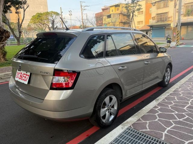 Skoda Fabia  第8張相片