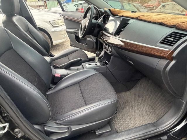 Mitsubishi Lancer  第10張相片