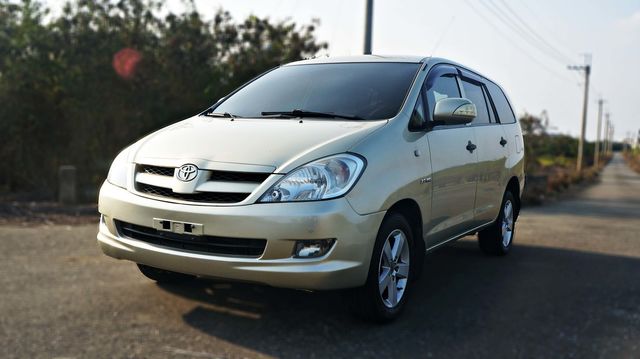 2007年 Toyota Innova 淺棕色，鋁圈，中控鎖，倒車雷達，車頭雷達  第1張相片