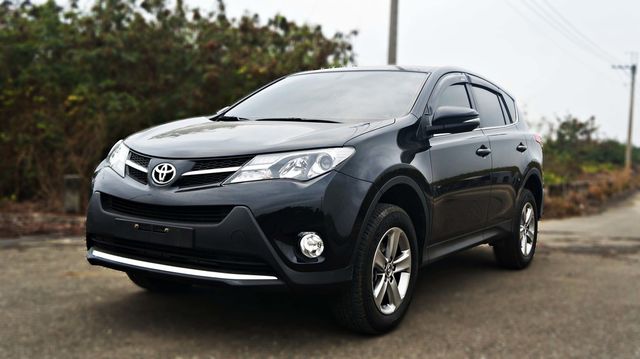 2015年 Toyota RAV4 黑色， ABS ，日行燈，安全氣囊，倒車雷達  第1張相片