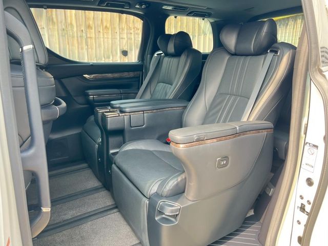 Toyota ALPHARD  第5張相片