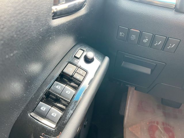 Toyota ALPHARD  第11張相片