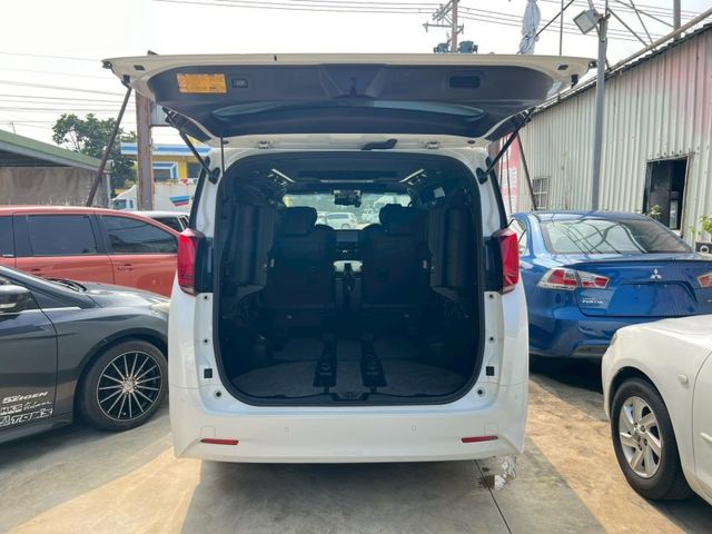 Toyota ALPHARD  第16張相片