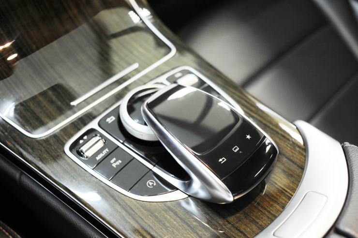 C300 AMG 2015 大金汽車 全景天窗 免鑰匙 盲點 雷達 電尾門 記憶椅  第9張相片