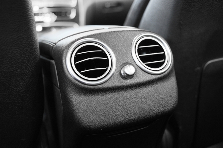 C300 AMG 2015 大金汽車 全景天窗 免鑰匙 盲點 雷達 電尾門 記憶椅  第17張相片