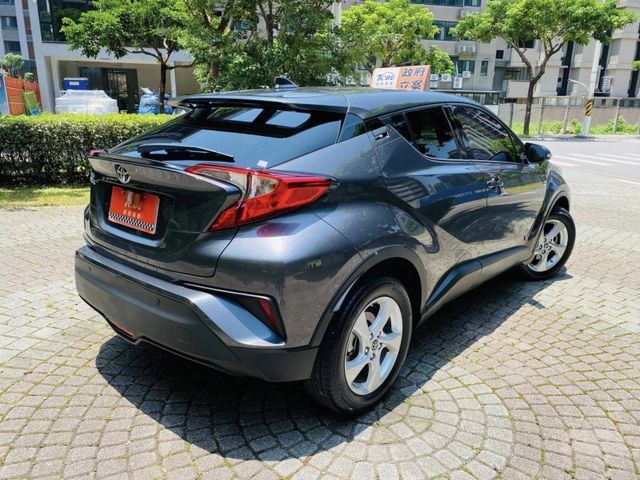 Toyota C-HR  第7張相片