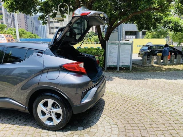 Toyota C-HR  第25張相片