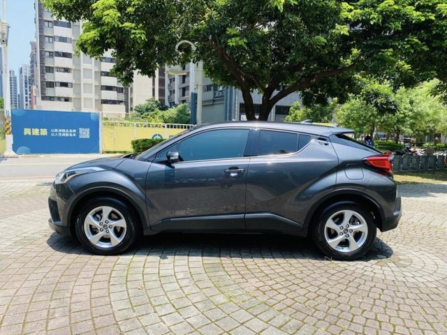 Toyota C-HR  第32張相片