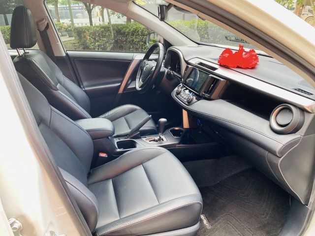 Toyota RAV4  第34張相片