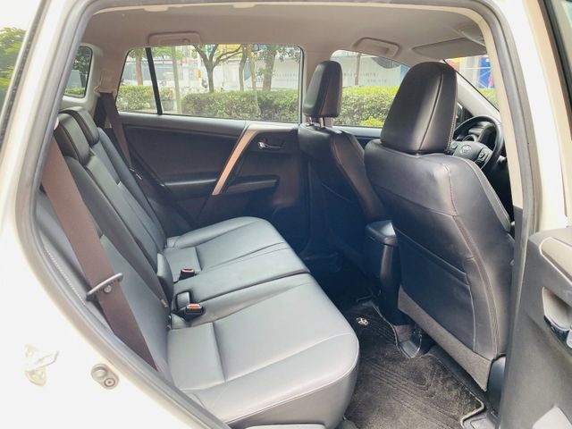 Toyota RAV4  第35張相片