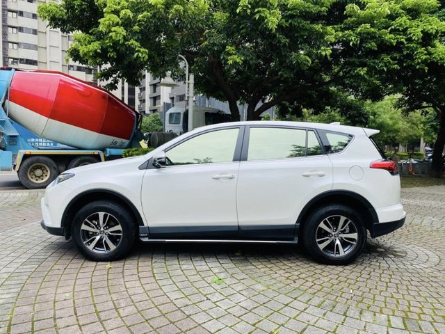 Toyota RAV4  第36張相片