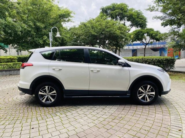 Toyota RAV4  第38張相片