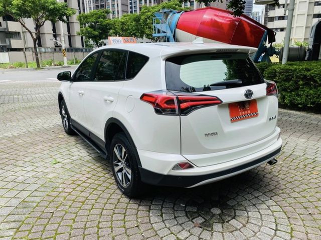 Toyota RAV4  第40張相片