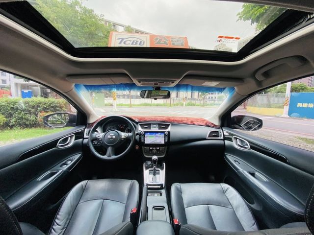 18 SENTRA 1.8 尊爵 少有天窗.6安全氣囊.環景 只跑6萬 猶如新車  第6張相片