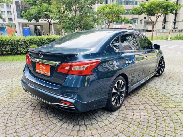 18 SENTRA 1.8 尊爵 少有天窗.6安全氣囊.環景 只跑6萬 猶如新車  第8張相片