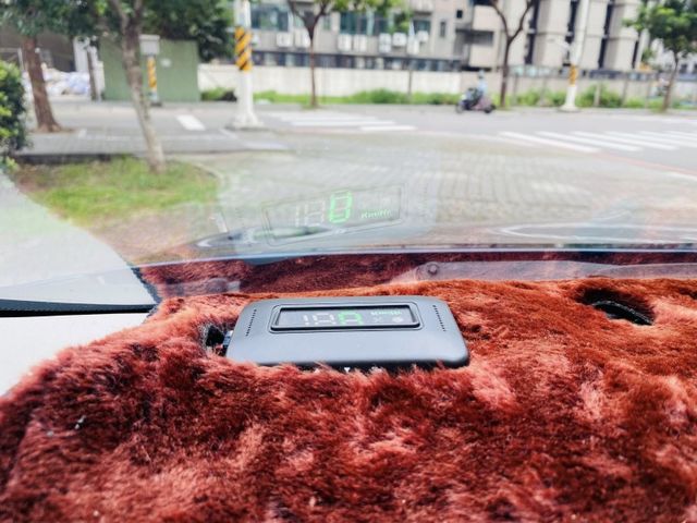 18 SENTRA 1.8 尊爵 少有天窗.6安全氣囊.環景 只跑6萬 猶如新車  第10張相片